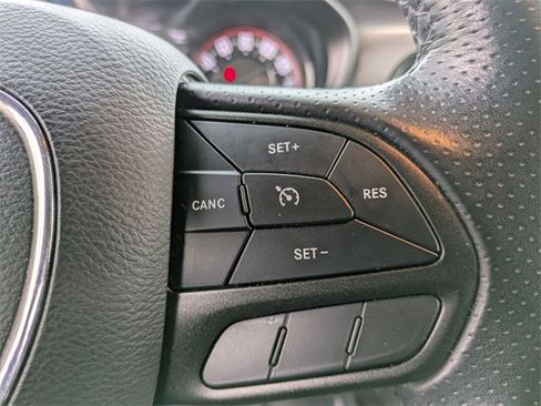 Used 2022 Dodge Challenger SXT w/ Driver Convenience Group image 10