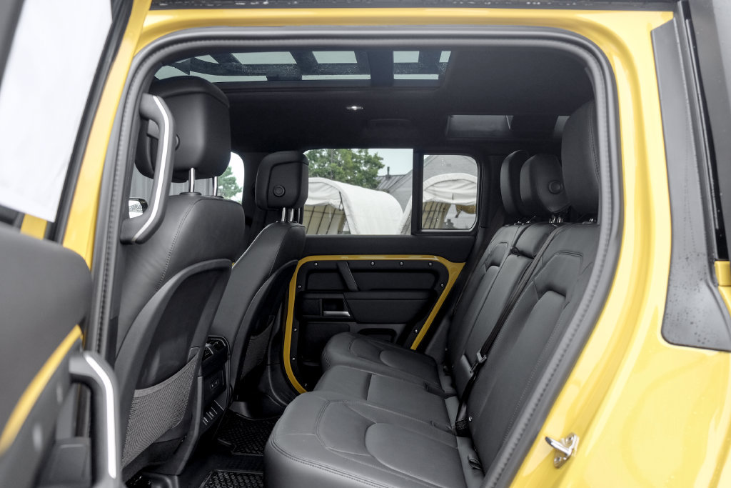 New 2026 Land Rover Defender 110 AWD/4WD image 17