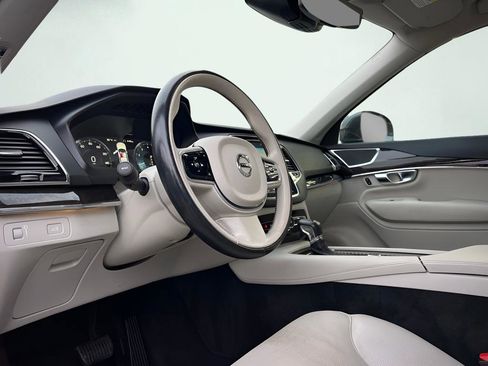 Used 2018 Volvo XC90 T5 Momentum w/ Convenience Package image 2