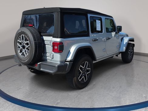 Used 2024 Jeep Wrangler Unlimited Sahara w/ Safety Group AWD/4WD image 5