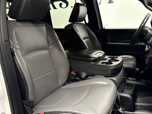 Used 2024 RAM 2500 Tradesman w/ Chrome Appearance Group image 25