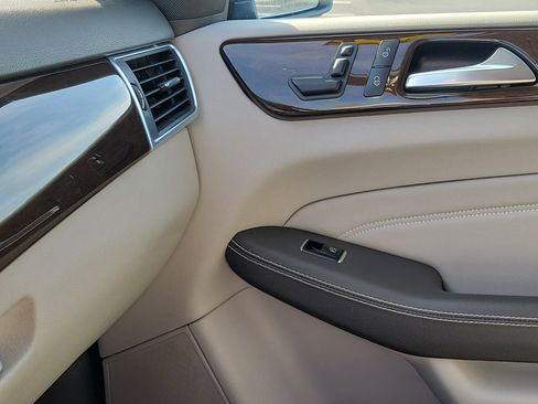 Used 2015 Mercedes-Benz ML 350 4MATIC image 32