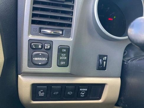 Used 2015 Toyota Sequoia Platinum RWD image 28
