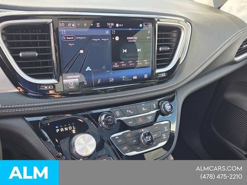 Used 2025 Chrysler Pacifica Limited FWD image 23