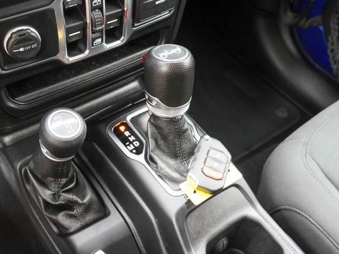 Used 2019 Jeep Wrangler Unlimited Sport S AWD/4WD image 17