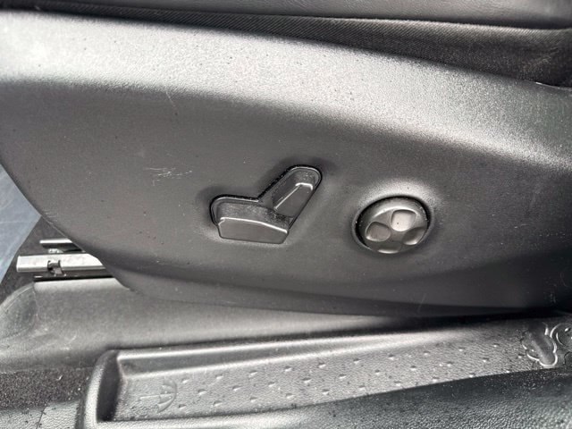 Used 2025 Chrysler Pacifica Limited FWD image 18
