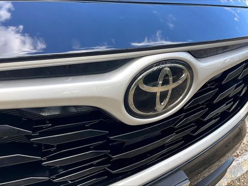 Used 2023 Toyota Highlander XLE AWD/4WD image 29