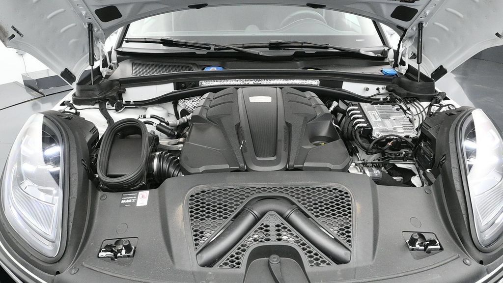 Certified 2026 Porsche Macan S AWD/4WD image 16