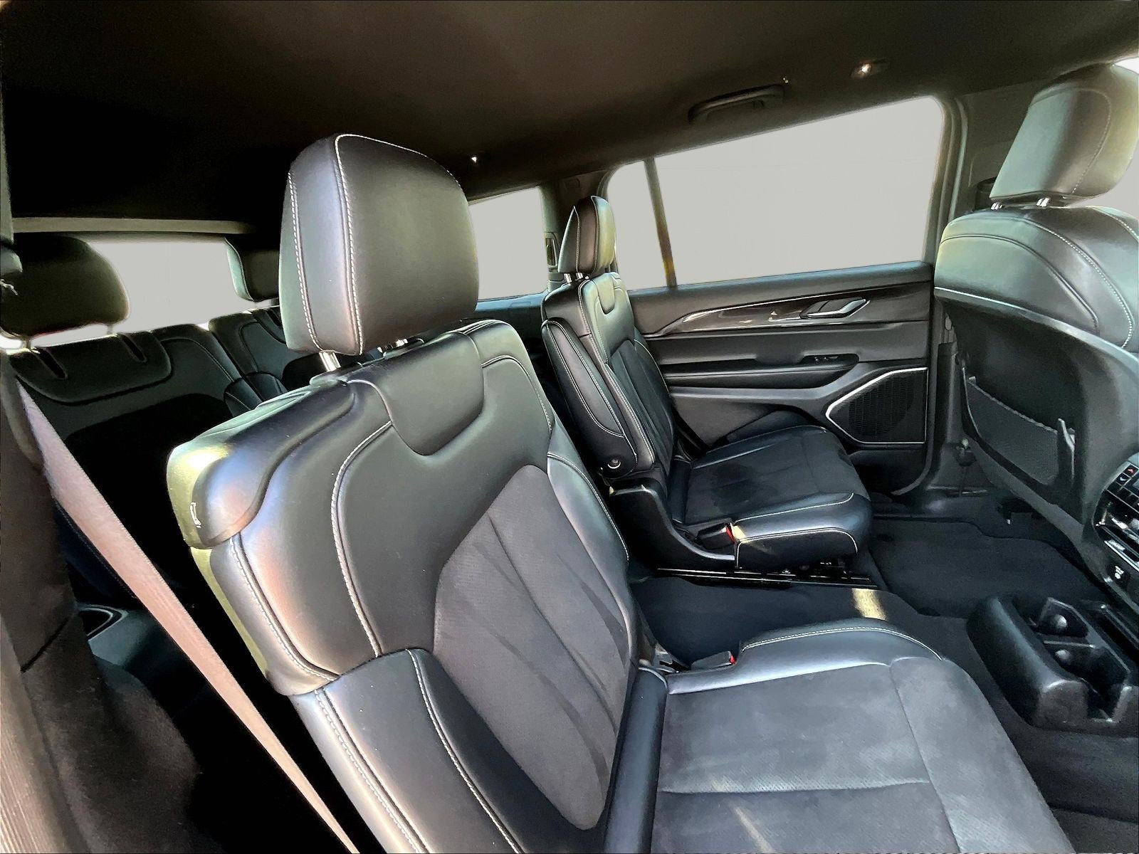 Used 2022 Jeep Grand Cherokee L Laredo AWD/4WD image 25