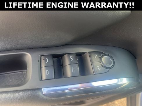 Used 2025 Chevrolet Traverse LT image 18