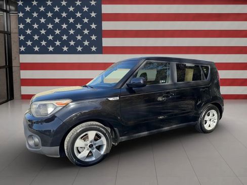 Used 2017 Kia Soul w/ Convenience Package image 2