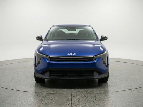 Used 2025 Kia K4 LXS image 2