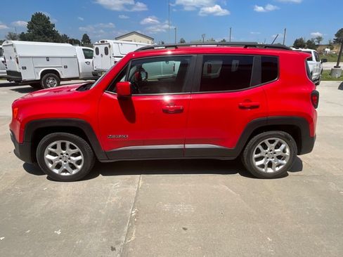 Used 2015 Jeep Renegade Latitude FWD image 4