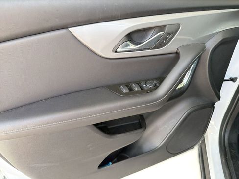 Certified 2025 Chevrolet Blazer LT FWD image 13