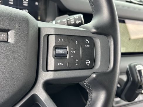 Used 2024 Land Rover Defender 110 X-Dynamic SE image 23
