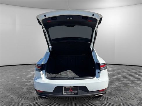 Used 2021 Porsche Macan image 9