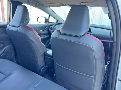 Used 2025 Toyota Prius Plug-In Hybrid XSE image 33