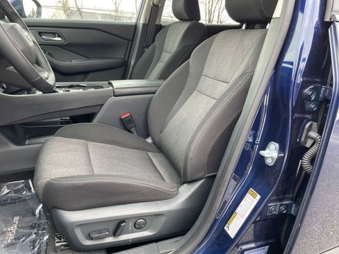 Used 2025 Nissan Rogue SV image 28