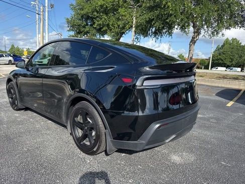 Used 2026 Tesla Model Y Long Range AWD/4WD image 3