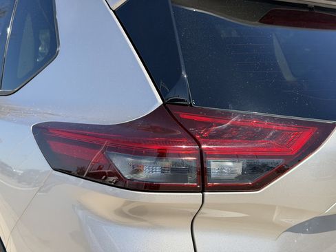 Used 2024 Nissan Rogue Platinum w/ Platinum Premium Package image 10