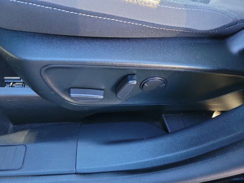 Certified 2022 Ford Escape SE w/ SE Sport Appearance Package image 18