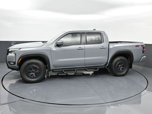 Used 2025 Nissan Frontier PRO-4X image 23