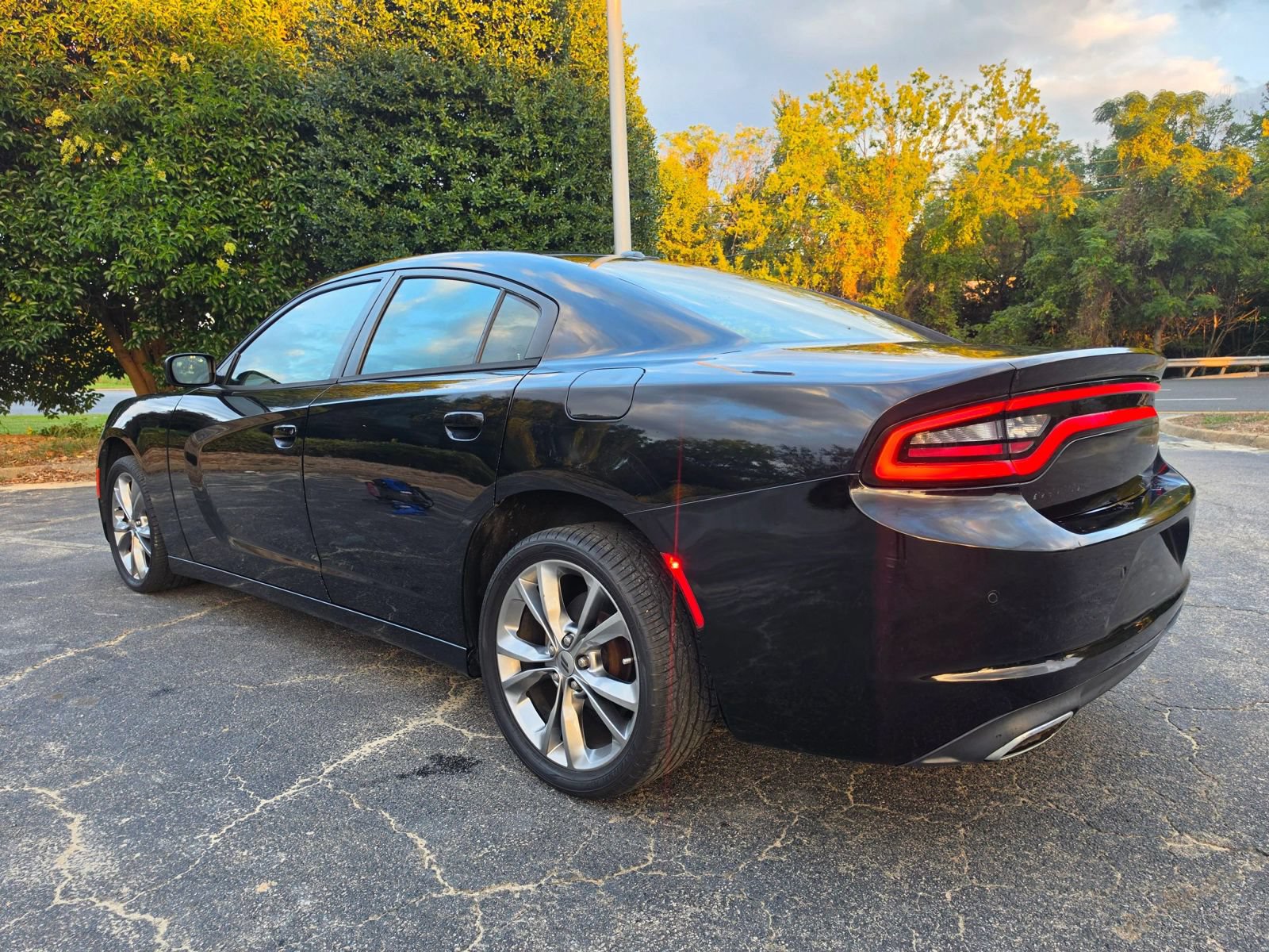 Used 2015 Dodge Charger SE w/ Popular Equipment Group RWD image 6