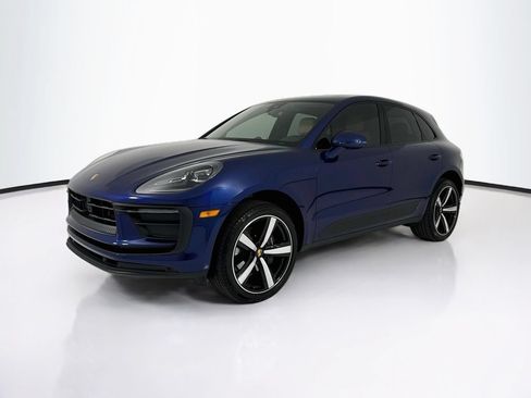 Certified 2025 Porsche Macan AWD/4WD image 1