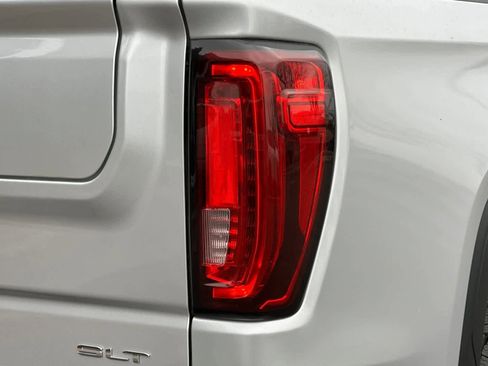 Used 2022 GMC Sierra 1500 SLT image 34