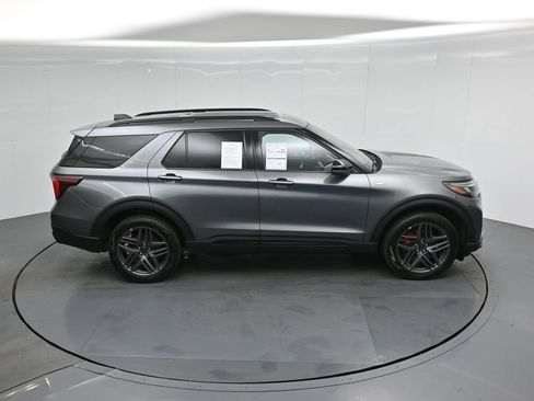 Used 2025 Ford Explorer ST-Line w/ ST-Line Street Pack image 41