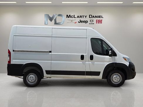 Used 2025 RAM ProMaster 2500 w/ Convenience Group FWD image 6