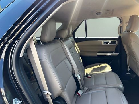 Used 2022 Ford Explorer XLT w/ Equipment Group 202A RWD image 25