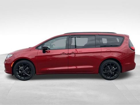 New 2026 Chrysler Pacifica Select image 4