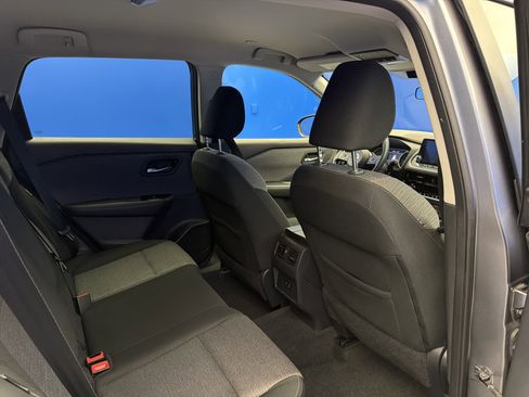 Used 2022 Nissan Rogue SV image 25