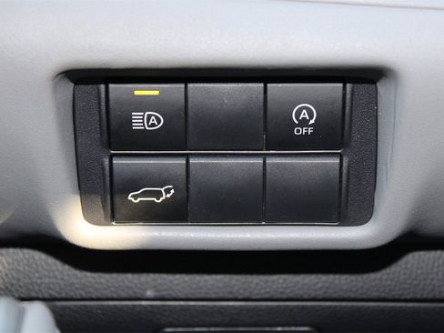 Used 2023 Toyota Highlander XLE image 25