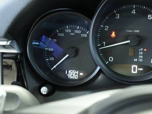 Used 2024 Porsche Macan image 15