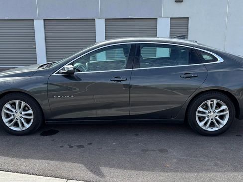 Used 2017 Chevrolet Malibu LT FWD image 2