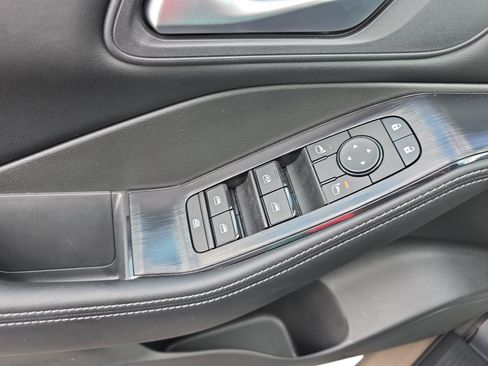 Used 2025 Nissan Rogue SV FWD image 23