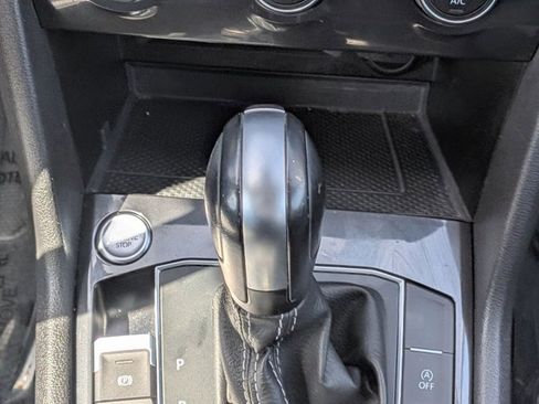 Used 2021 Volkswagen Tiguan SE w/ Panoramic Sunroof Package image 9