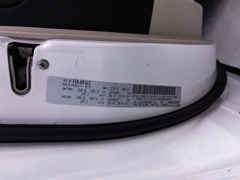 Used 2017 Chrysler Pacifica Touring-L w/ Tire & Wheel Group FWD image 38
