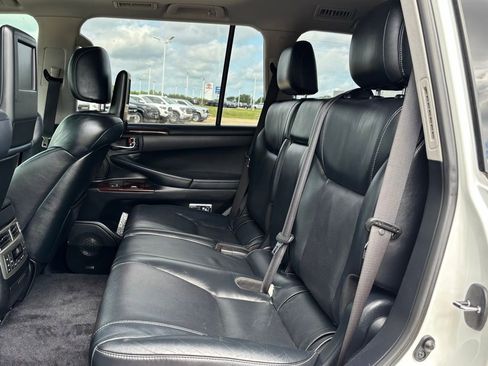 Used 2013 Lexus LX 570 4WD w/ Luxury Pkg image 12