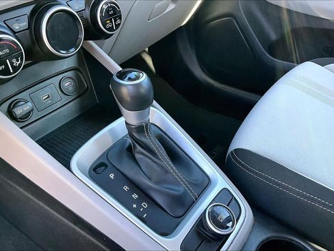 Used 2021 Hyundai Venue SEL image 15