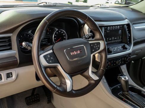 Used 2018 GMC Acadia SLT image 14