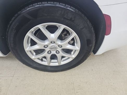 Used 2023 Chrysler Pacifica Touring-L image 9