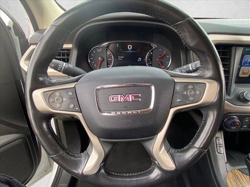 Used 2019 GMC Acadia Denali w/ Technology Package FWD image 14