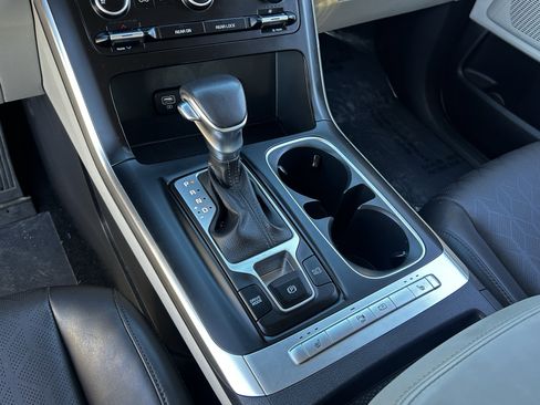 Used 2024 Kia Carnival LX image 25