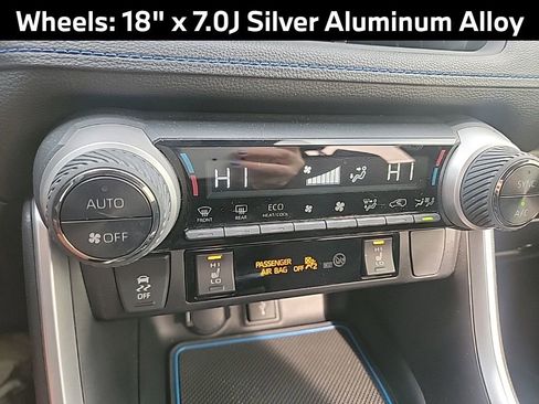 Used 2022 Toyota RAV4 SE image 18