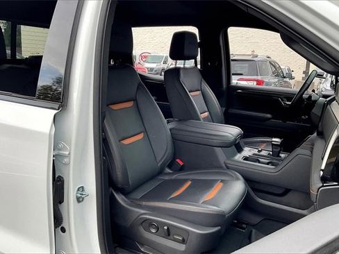 Used 2023 GMC Sierra 1500 AT4 w/ AT4 Preferred Package image 7