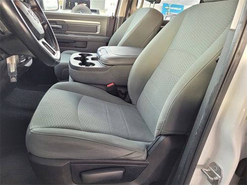 Used 2019 RAM 1500 Classic SLT w/ Luxury Group image 16