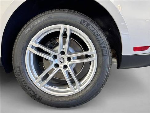 Used 2026 Porsche Macan AWD/4WD image 25